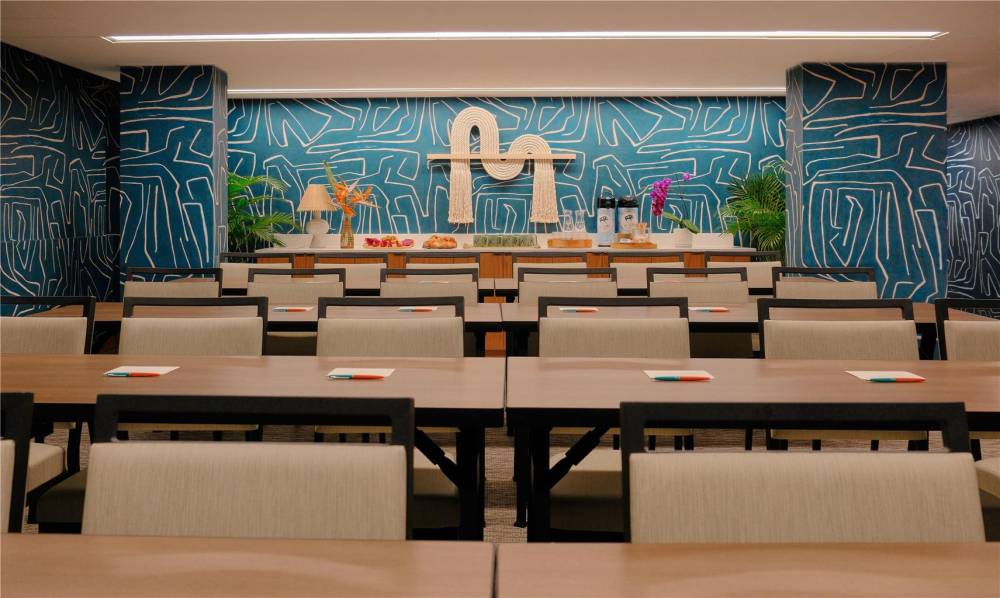 Ambassador Hotel Of Waikiki  Tapestry Collection By Hilton