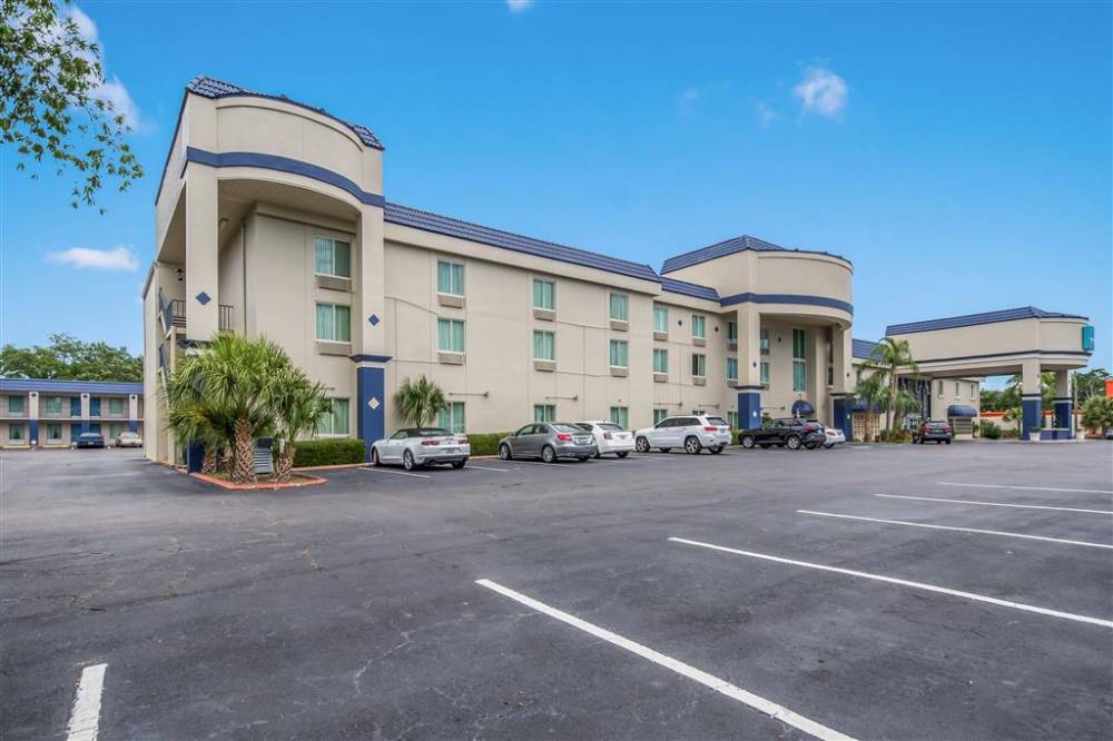 Clarion Inn And Suites Central Clearwate