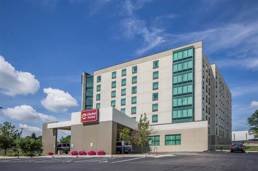 Clarion Suites At The Alliant Energy Cen