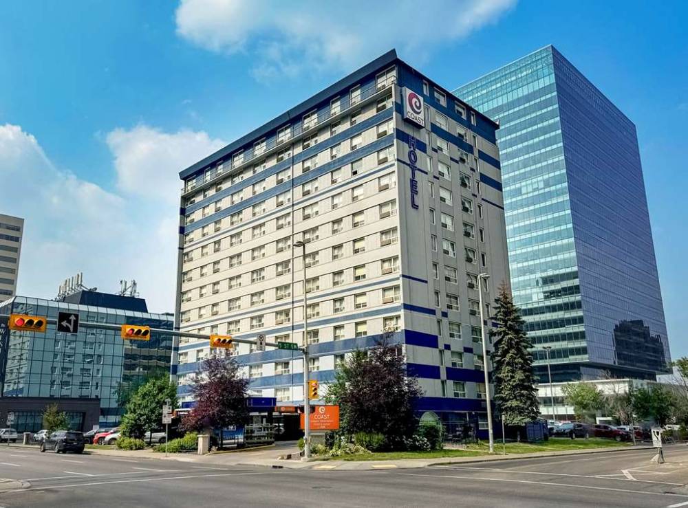 Coast Calgary Downtown Hotel And Suites By Apa