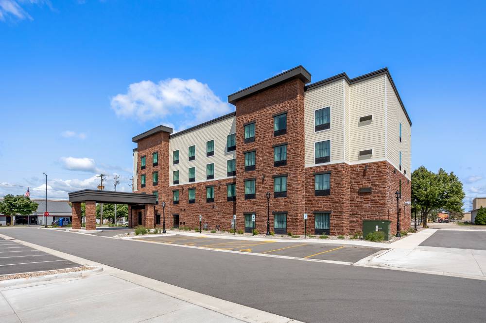 Cobblestone Hotel & Suites - De Pere