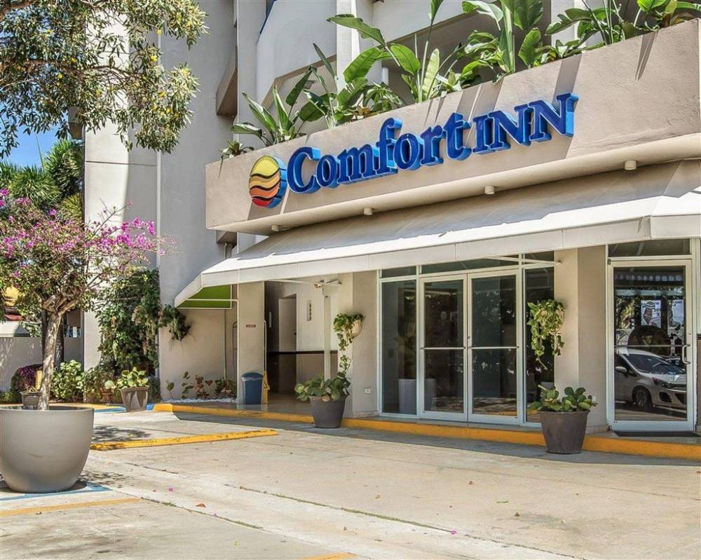 Comfort Inn And Suites Levittown