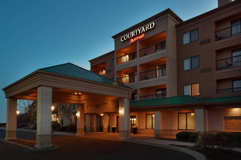 Courtyard By Marriott Chicago St Charles