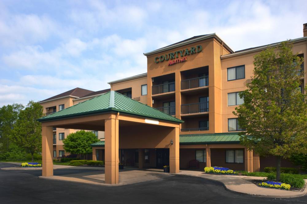 Courtyard By Marriott Cleveland Airport South