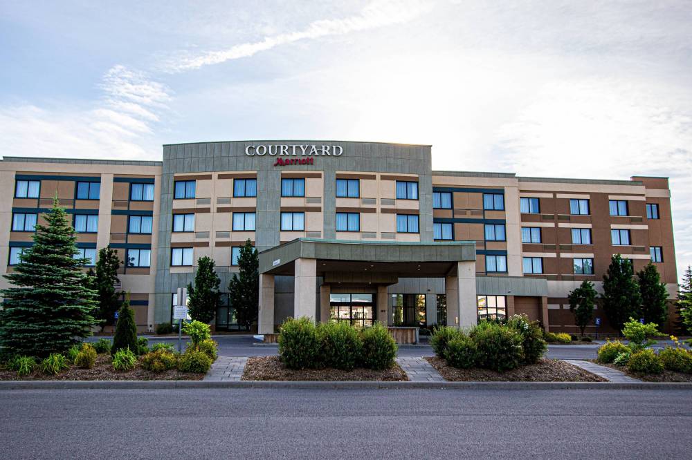 Courtyard By Marriott Kingston Highway 401 Division Street