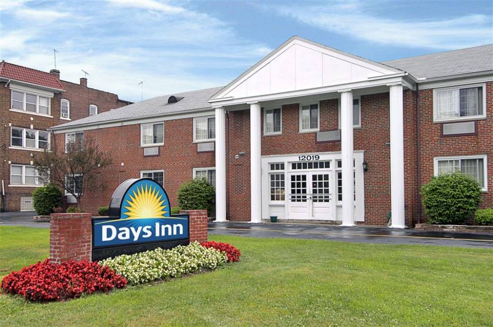 Days Inn By Wyndham Cleveland Lakewood
