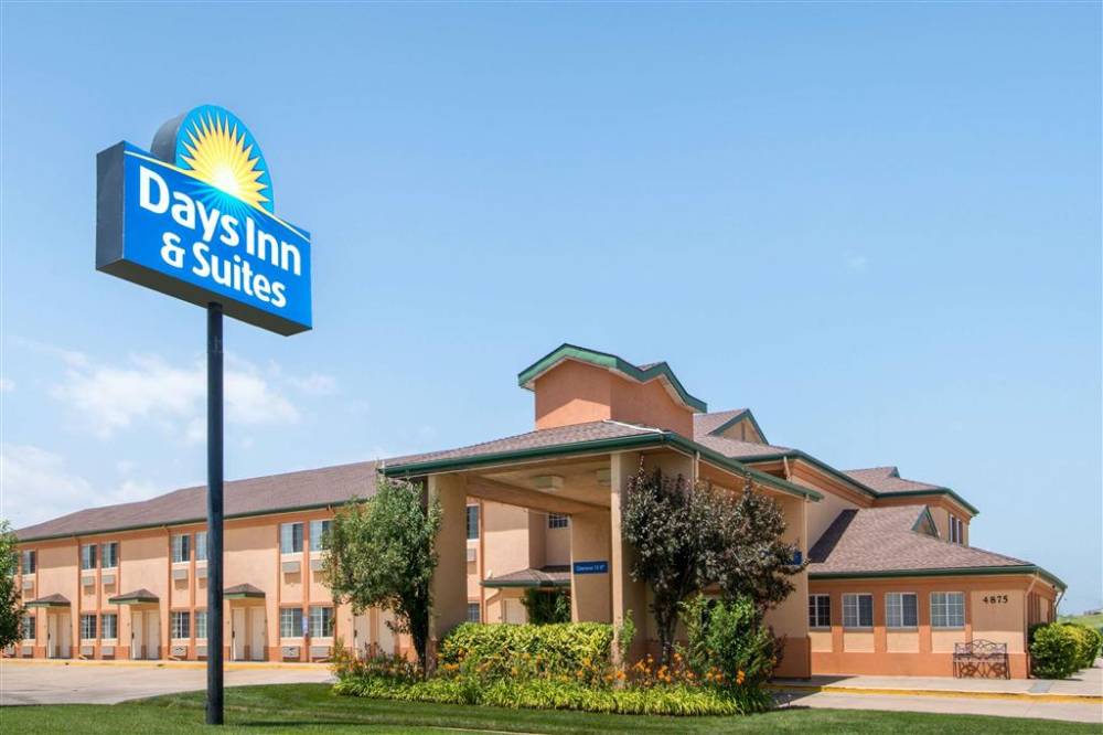 Days Inn & Suites By Wyndham Wichita