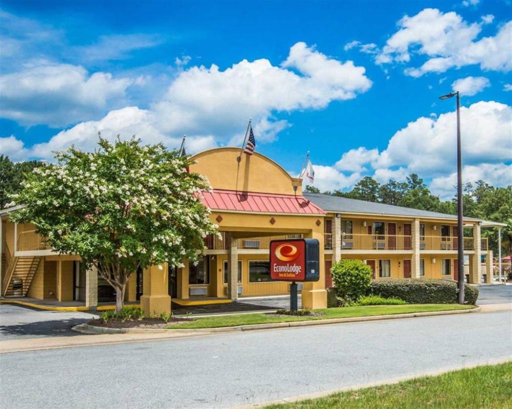 Econo Lodge Inn And Suites At Fort Benni