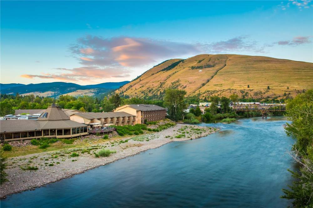 Edgewater Missoula  Tapestry Collection By Hilton