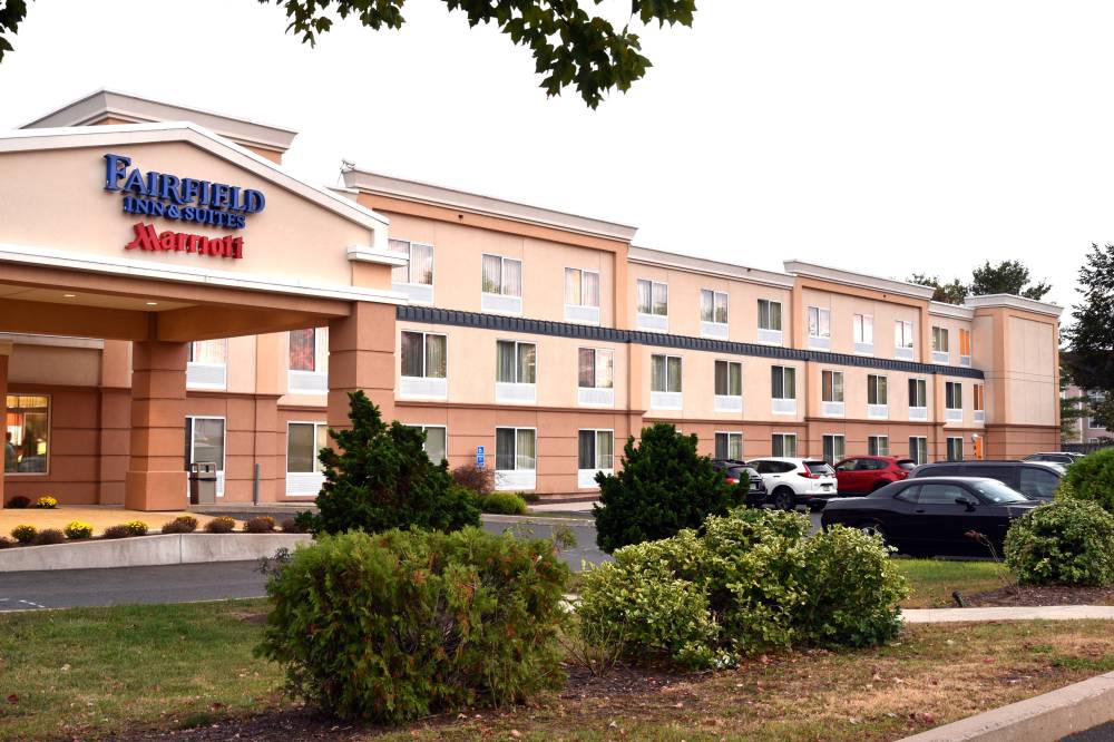 Fairfield Inn And Suites By Marriott Hartford Airport