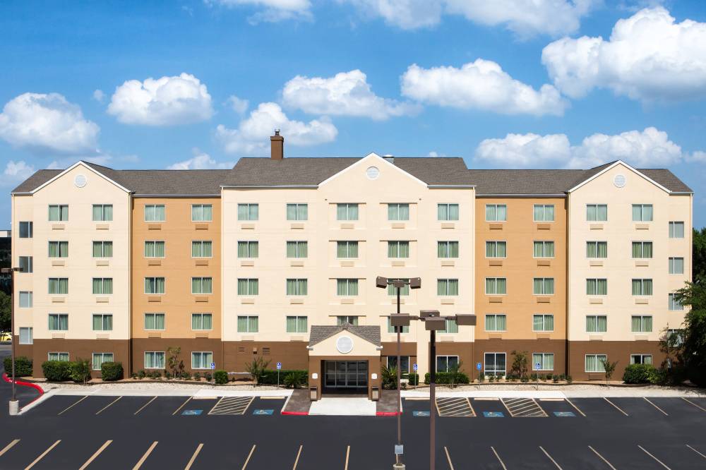 Fairfield Inn And Suites By Marriott San Antonio Airport-north Star Mall