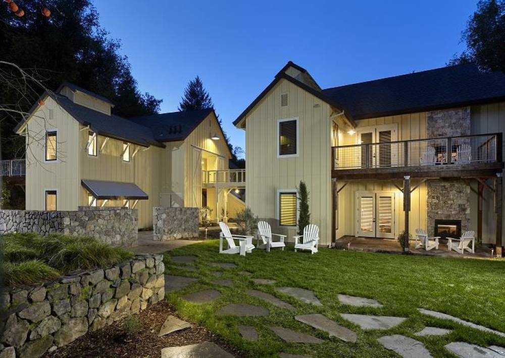 Farmhouse Inn