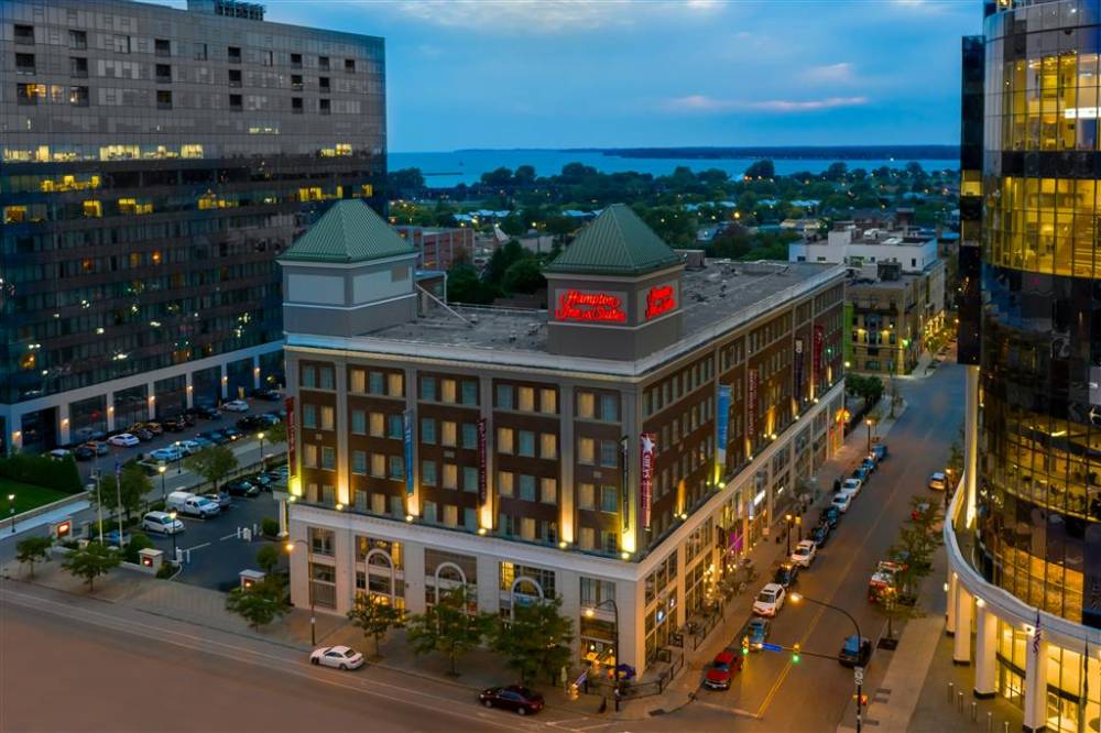 Hampton Inn And Suites Buffalo Downtown