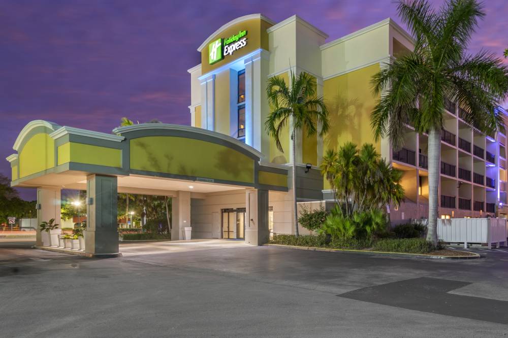 Holiday Inn Exp Cape Coral