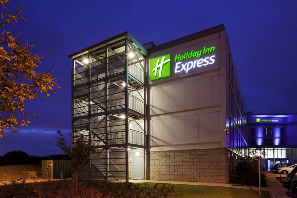 Holiday Inn Exp Stansted Ap P By Ihg