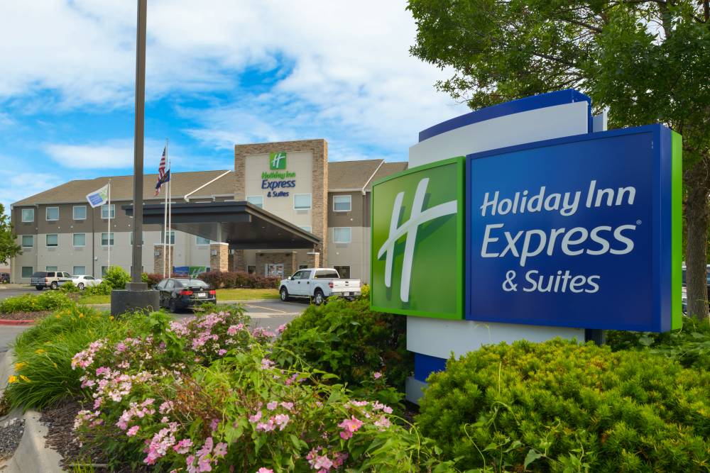 Holiday Inn Exp Stes 120th And Maple