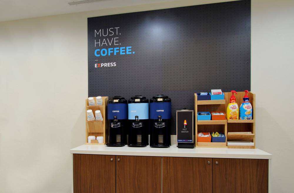 Holiday Inn Exp Stes Airport