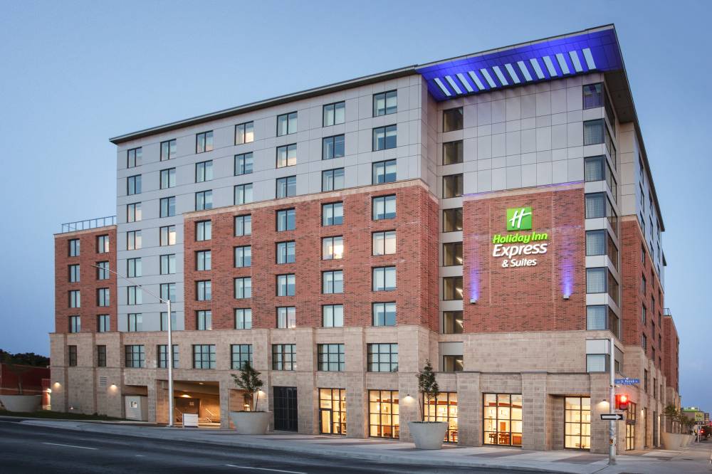 Holiday Inn Exp Stes Downtown East