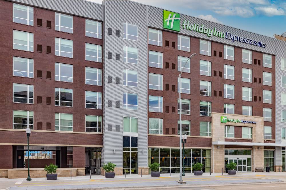 Holiday Inn Exp Stes Downtown
