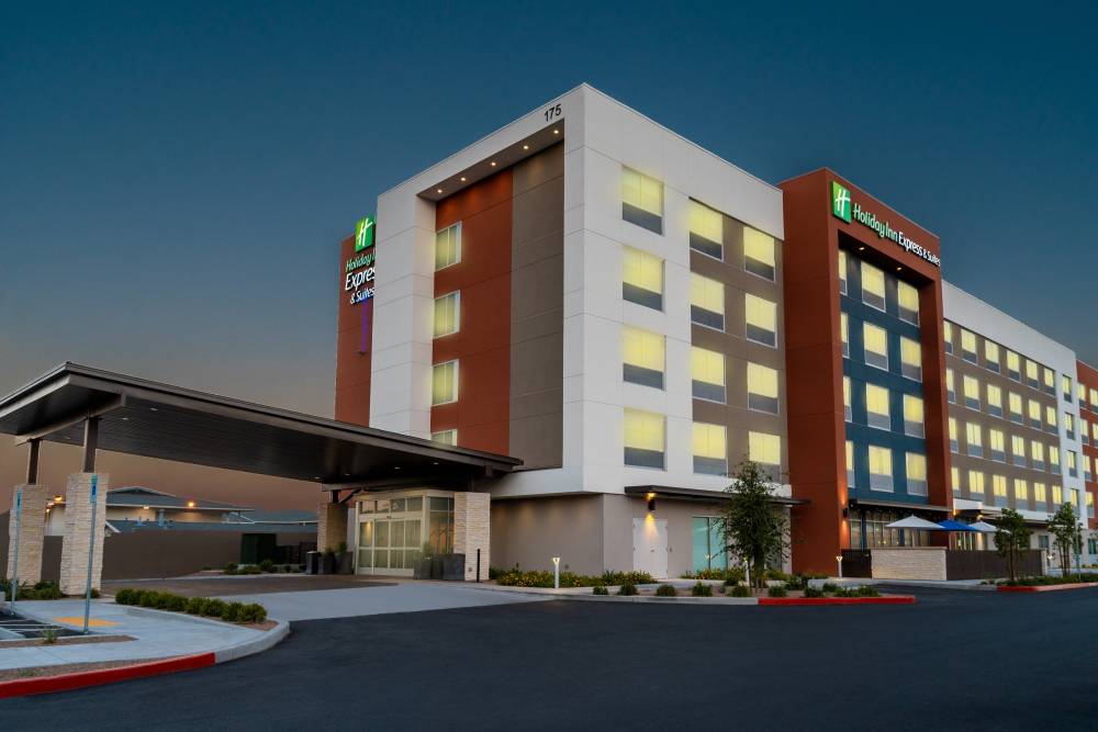 Holiday Inn Exp Stes E Tropicana By Ihg