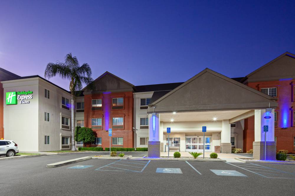 Holiday Inn Exp Stes Tulare