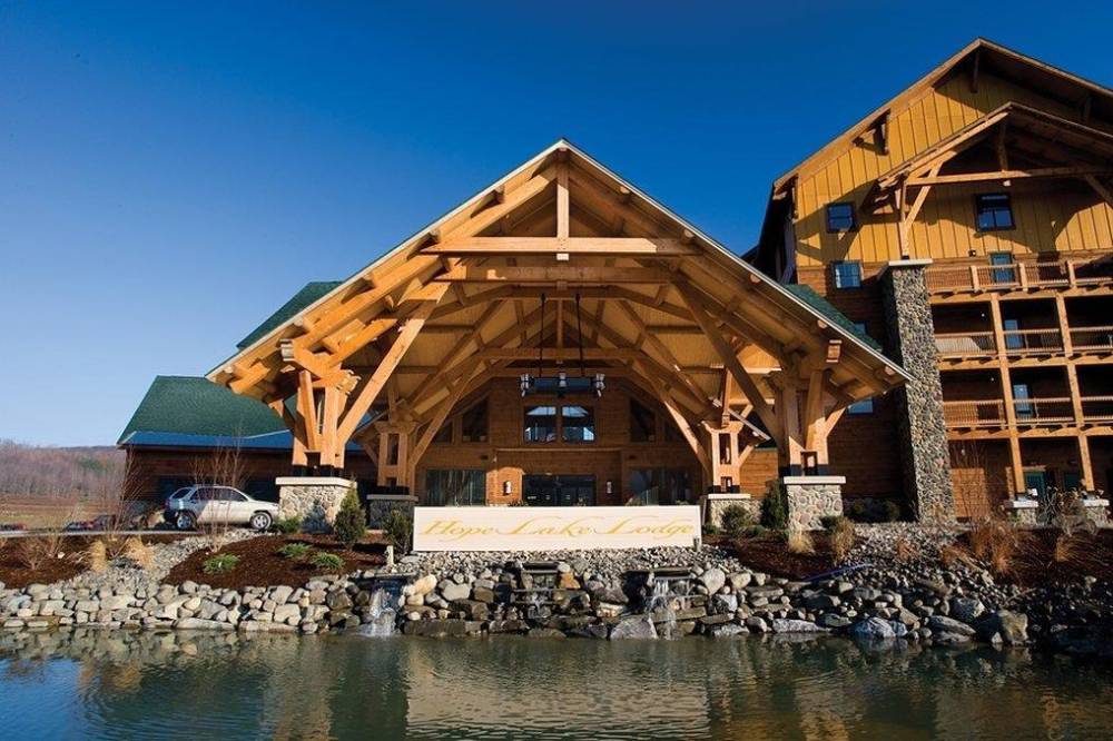 Hope Lake Lodge And Indoor Waterpark 