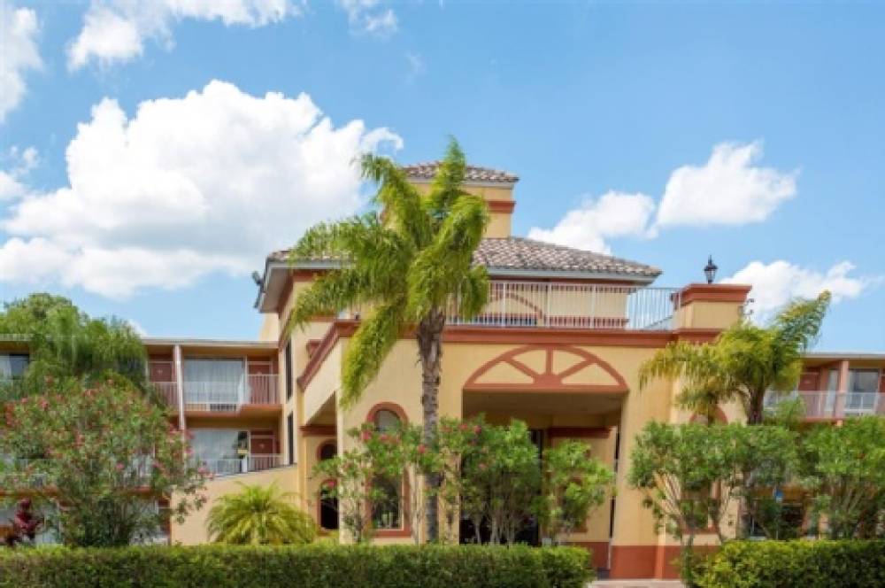Howard Johnson By Wyndham Tropical Palms Kissimmee