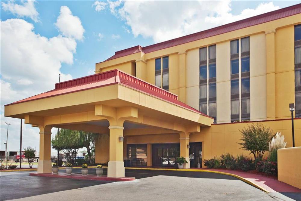 La Quinta Inn & Suites By Wyndham Memphis Airport Graceland