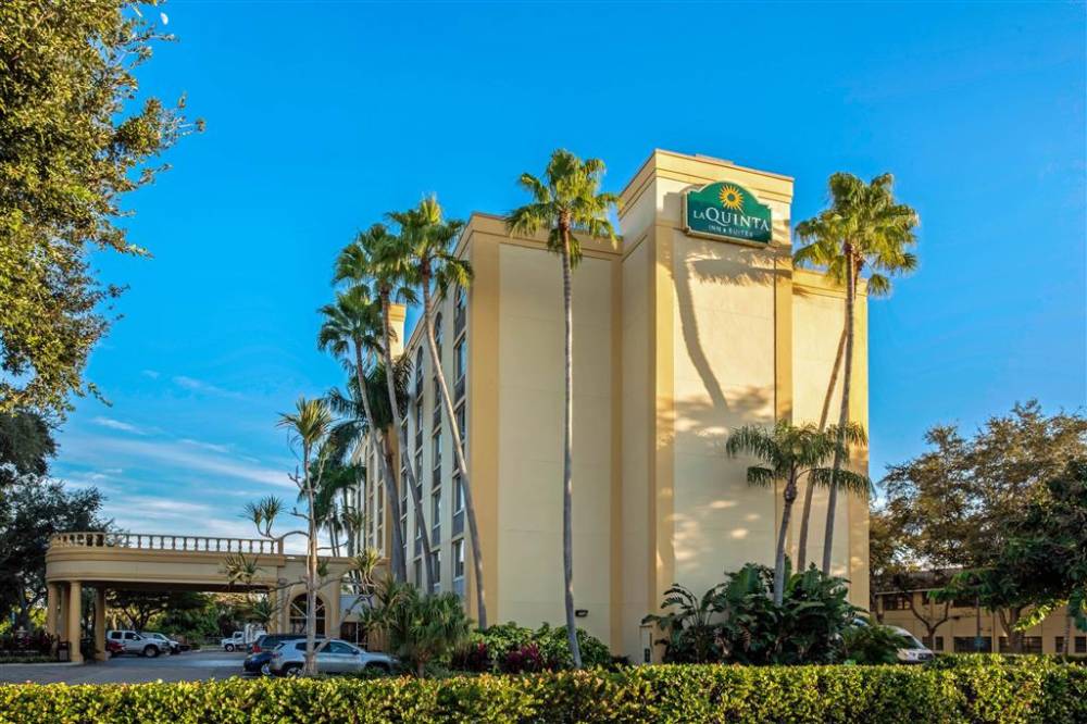 La Quinta Inn & Suites By Wyndham West Palm Beach Airport