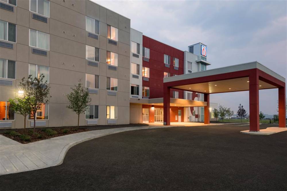 Motel 6 Airdrie Ab