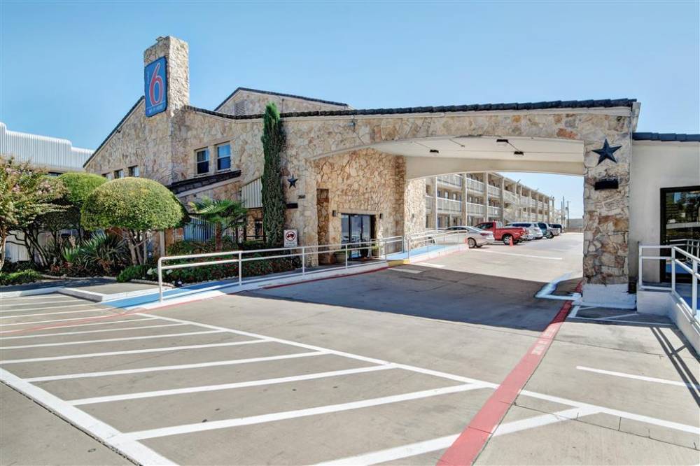 Motel 6 Dallas - Galleria