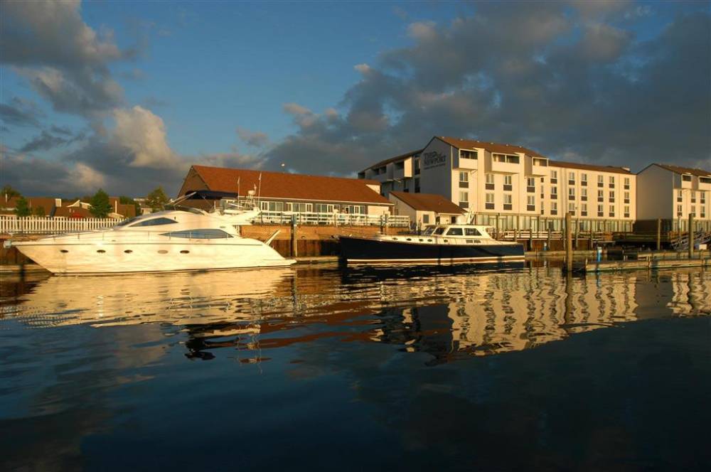 Newport Harbor Hotel And Marina