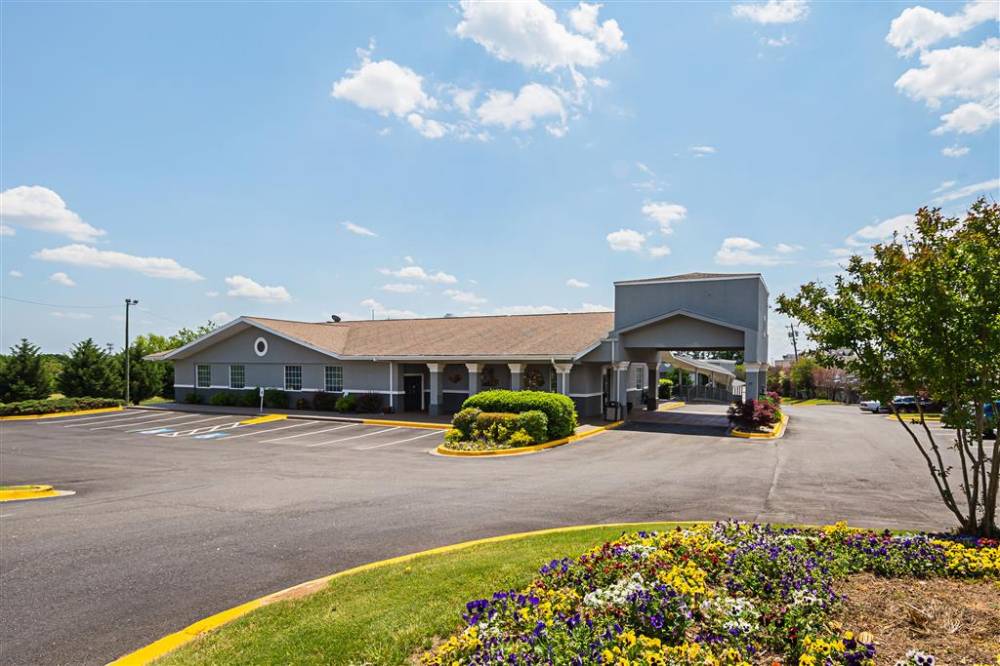 Quality Inn And Suites Greenville - Hayw