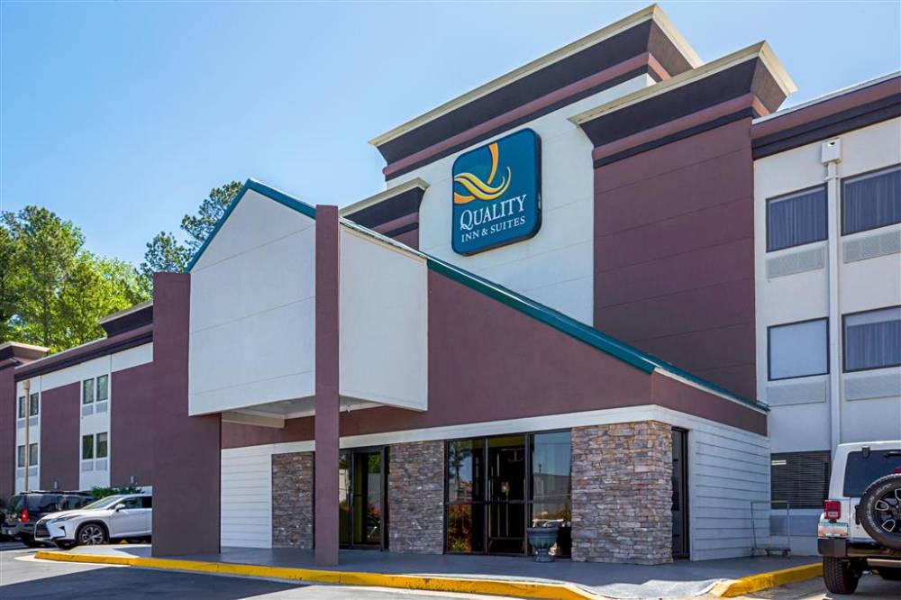 Quality Inn And Suites Near Six Flags Ea
