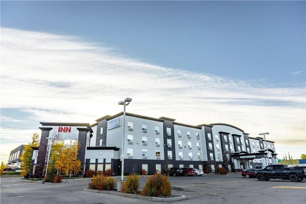 Service Plus Inn And Suites Calgary