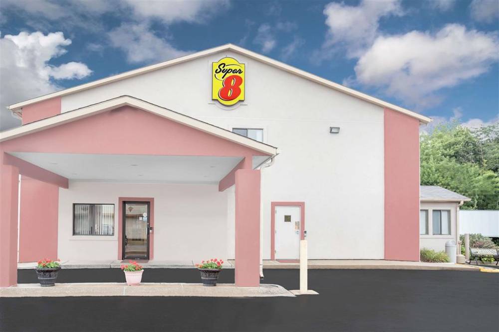 Super 8 By Wyndham East Moline