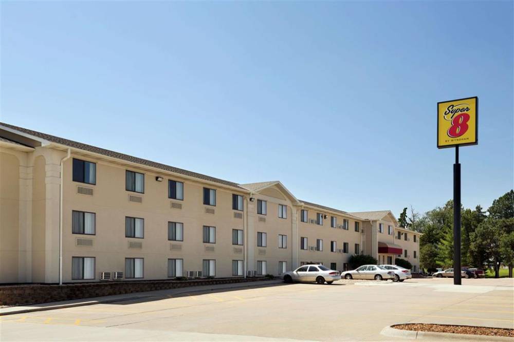 Super 8 By Wyndham Lincoln North