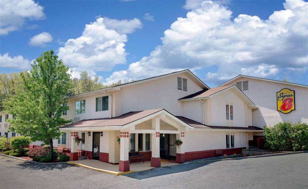 Super 8 By Wyndham Newburgh/west Point Near Stewart Airport
