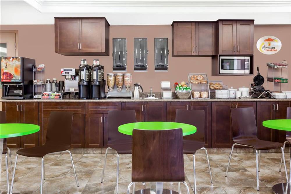Super 8 By Wyndham Saskatoon Near Saskatoon Airport