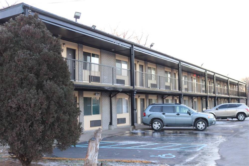 Travelodge By Wyndham Livonia/canton/novi Detroit Area