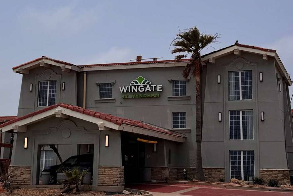 Wingate By Wyndham Galveston Beachfront At Seawall