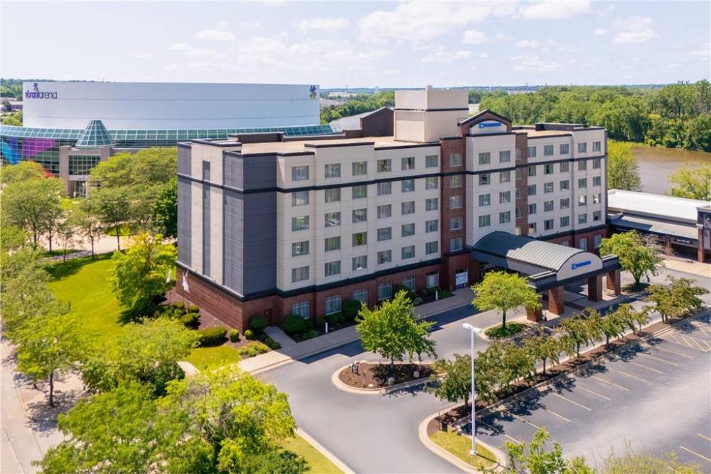 Wyndham Moline On John Deere Commons